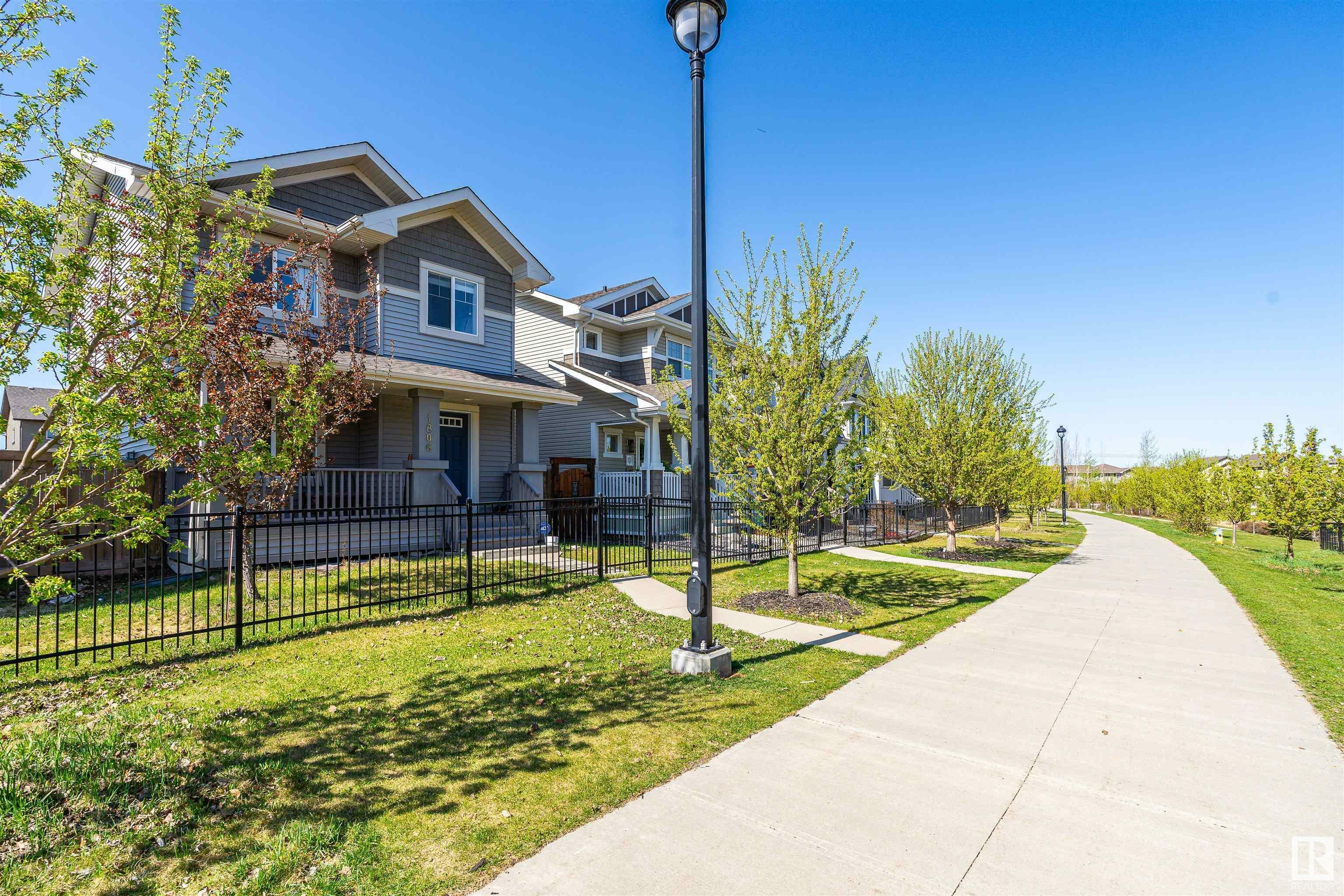 Photo de la propriété: 1806 Carruthers Lane SW AB T6W 0Z1
