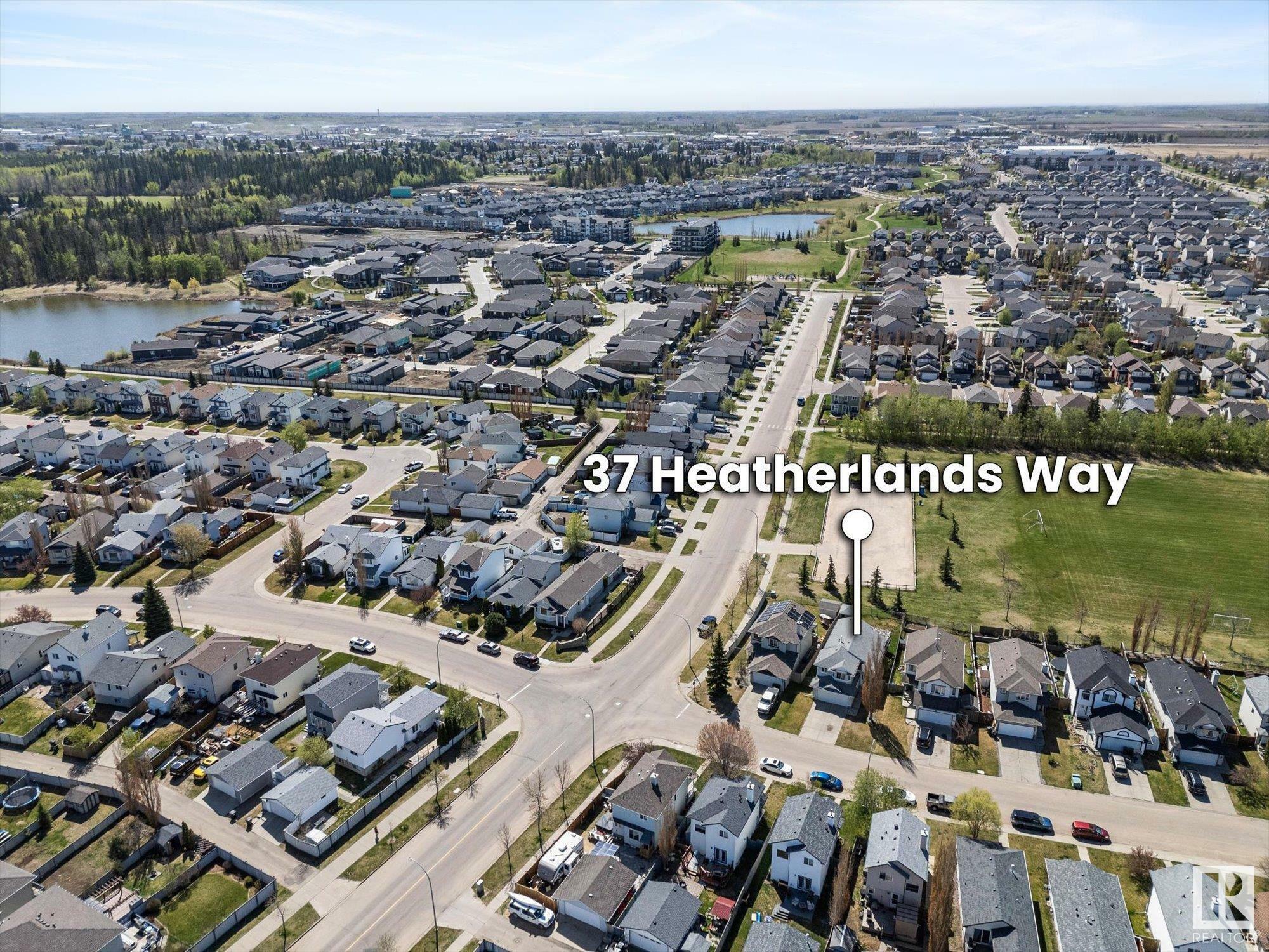 Property Photo: 37 Heatherlands Way AB T7X 4L2