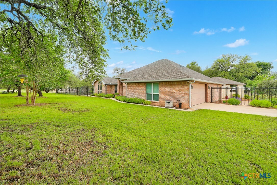 Property Photo: 9840 N Live Oak Road TX 76571