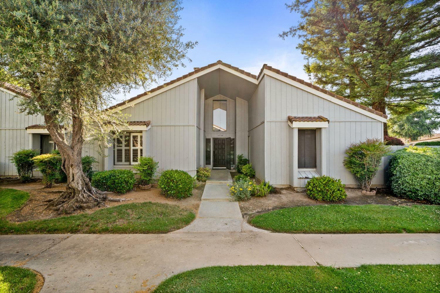 1864 Cougar Lane  Clovis CA 93611 photo