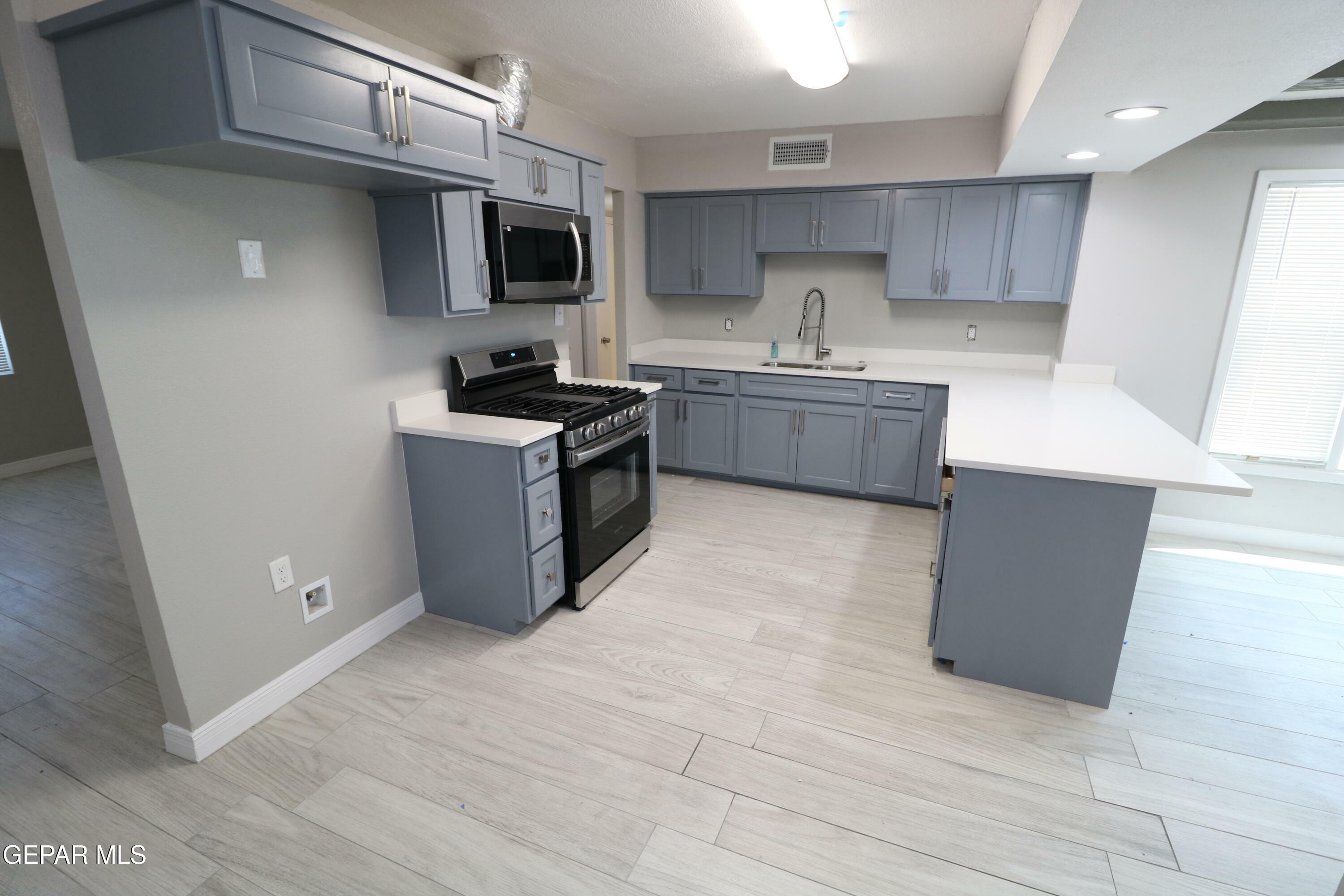 Property Photo: 940 Marlow Road TX 79905