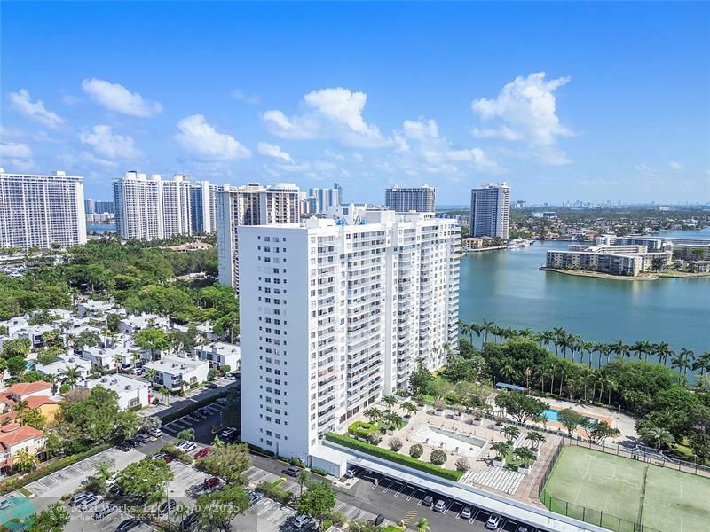 Property Photo: 2851 NE 183rd St 1004E FL 33160