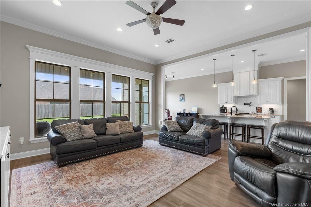 Property Photo: 612 Woodland Street LA 70647