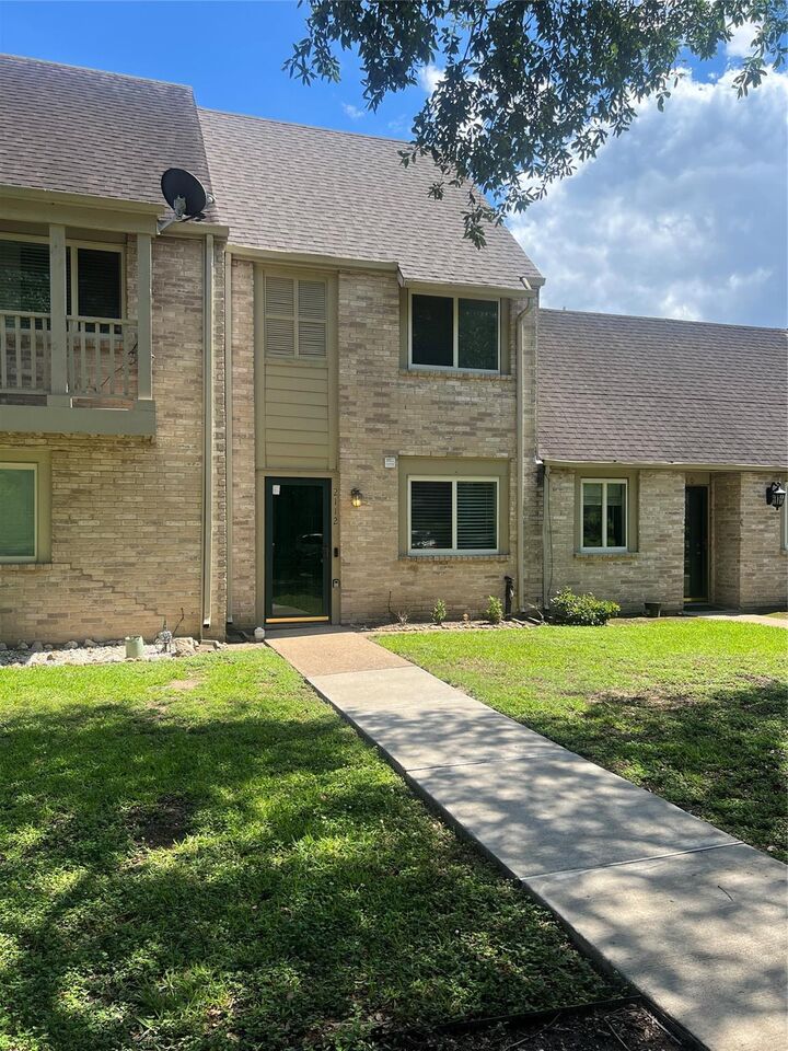 Property Photo: 2112 Greenbriar Colony Drive TX 77032
