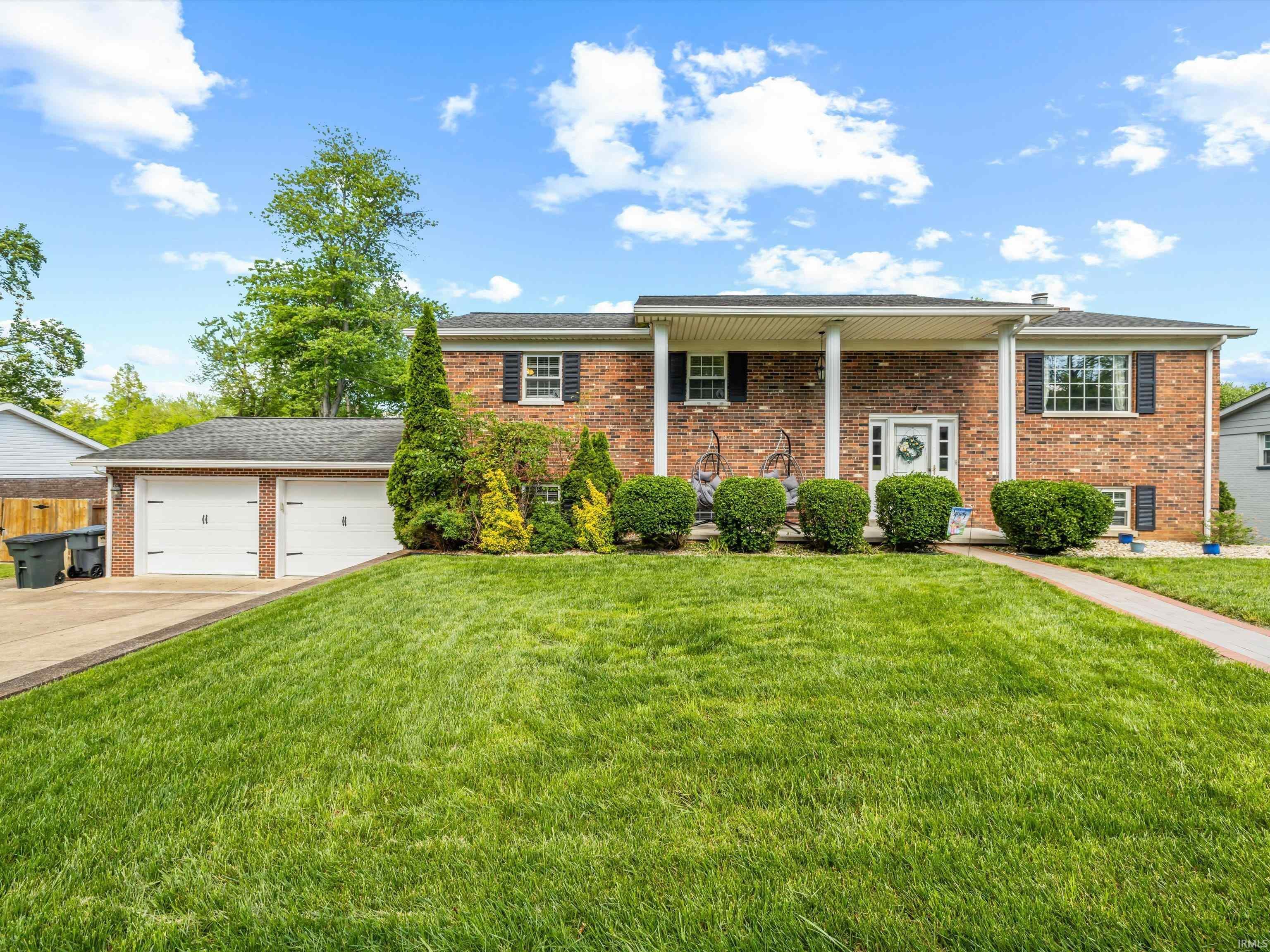 Property Photo: 5222 Kenwood Drive IN 47630-3046