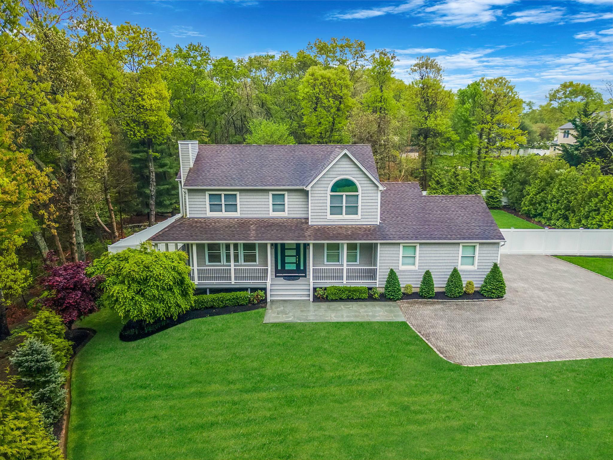 56 N Woods Road  Baiting Hollow NY 11933 photo