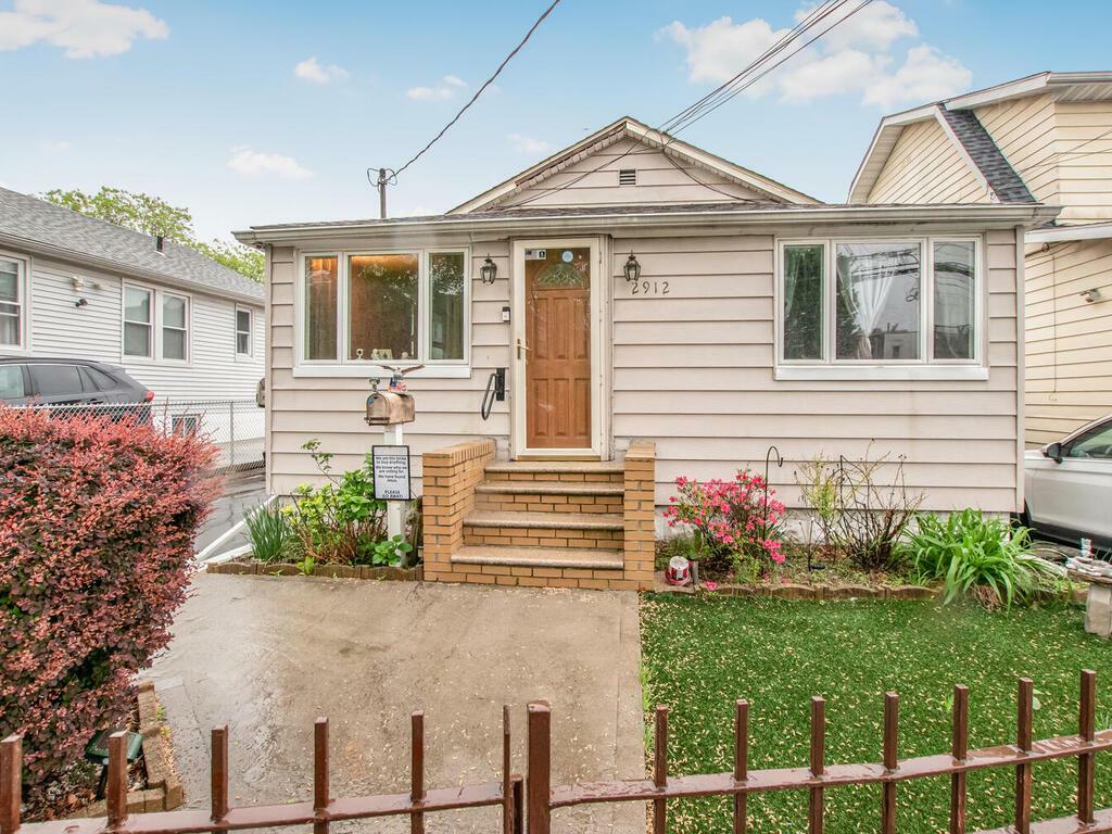 Property Photo: 2912 Schley Avenue NY 10465