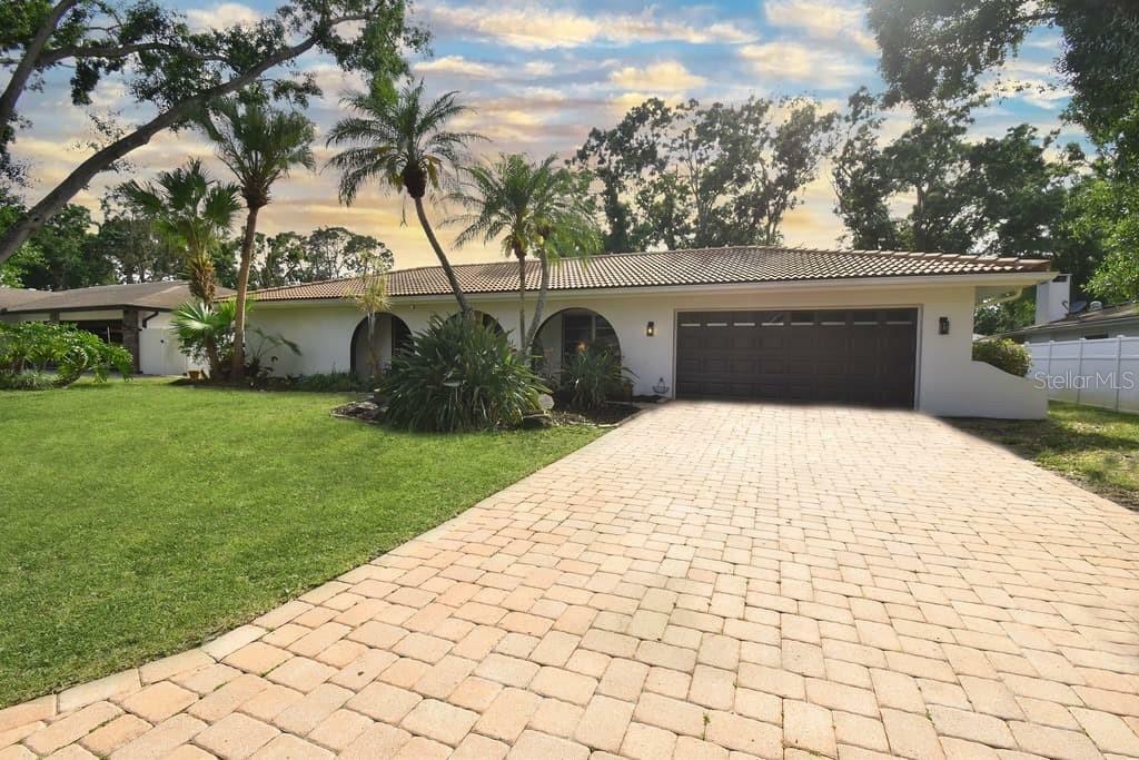 Property Photo: 8740 15th Street N FL 33702