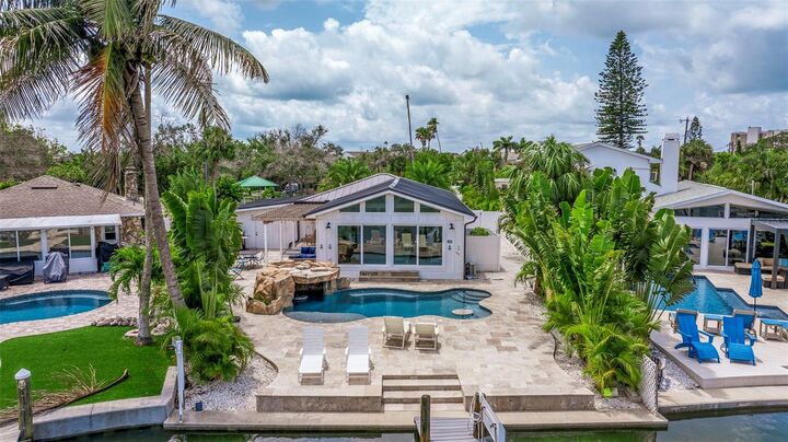 Property Photo:  300 10th Avenue  FL 33785 