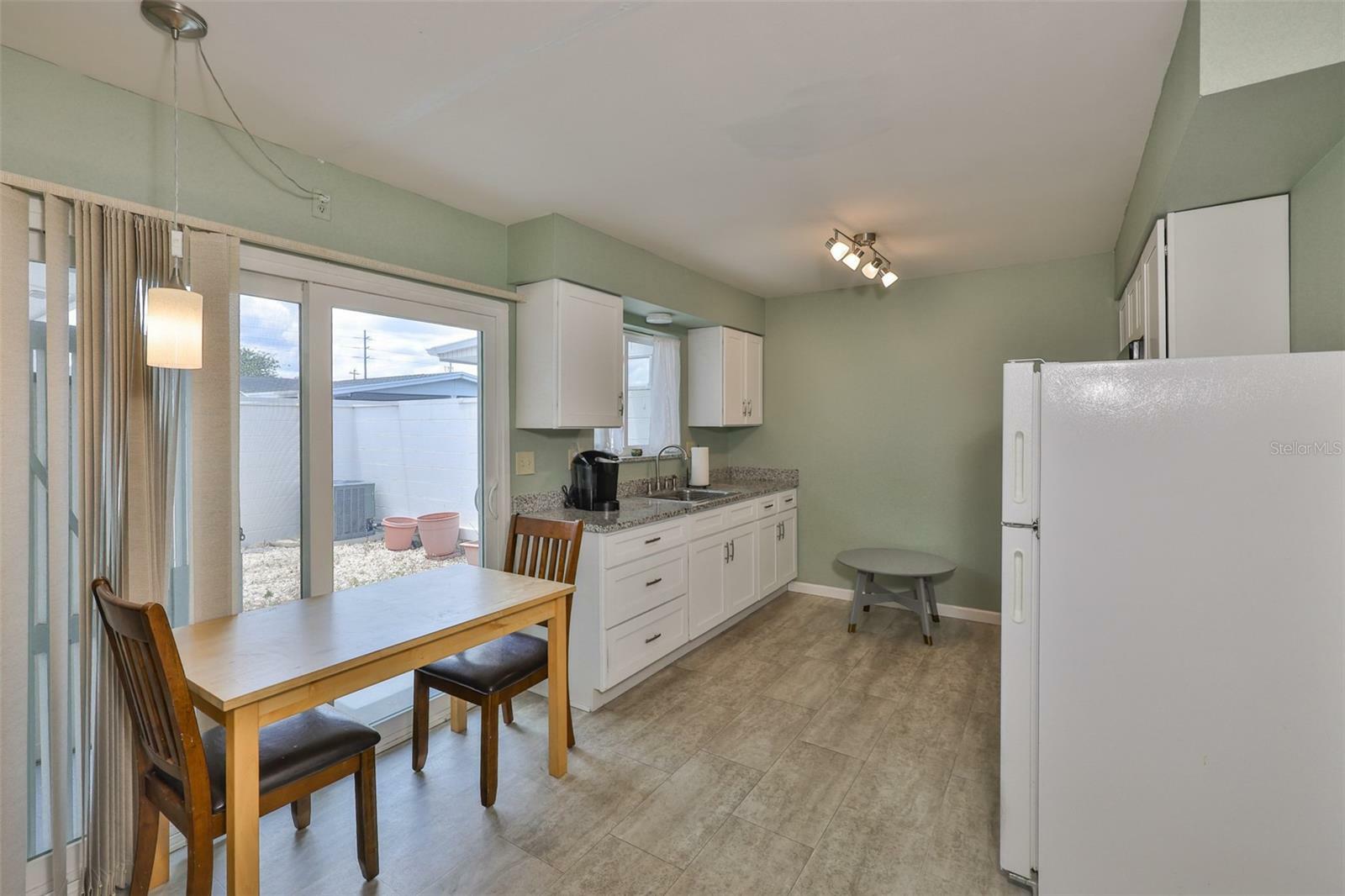 Property Photo: 1304 Burbank Court FL 33573