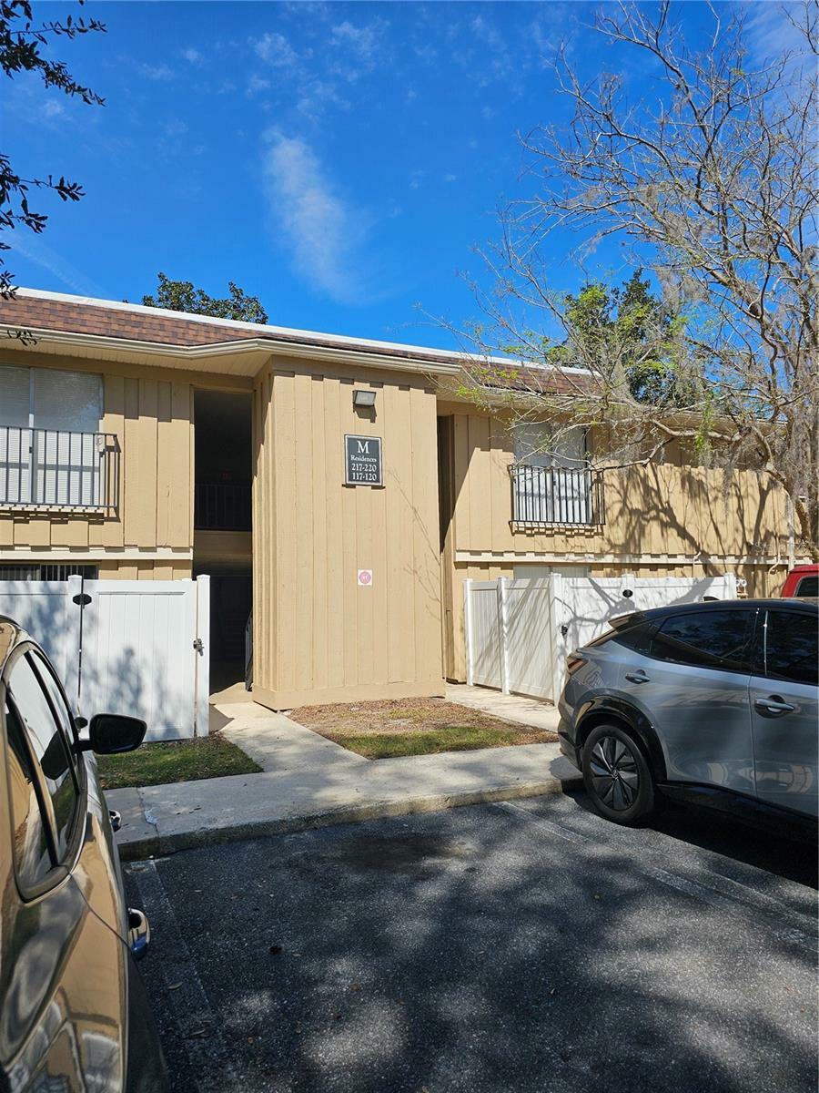 Property Photo: 507 NW 39th Road 220 FL 32607