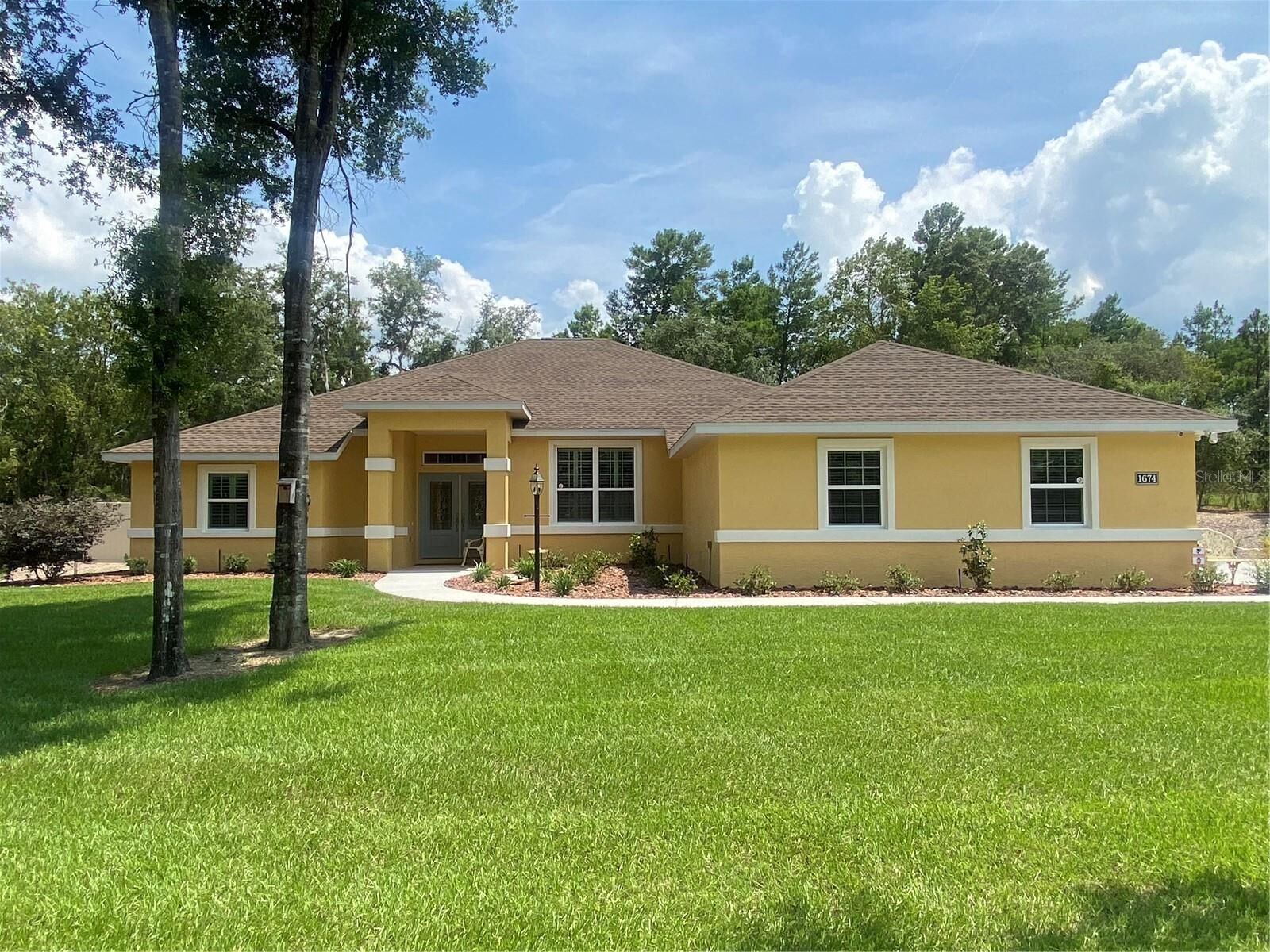 Property Photo: 1674 E Westgate Lane FL 34442