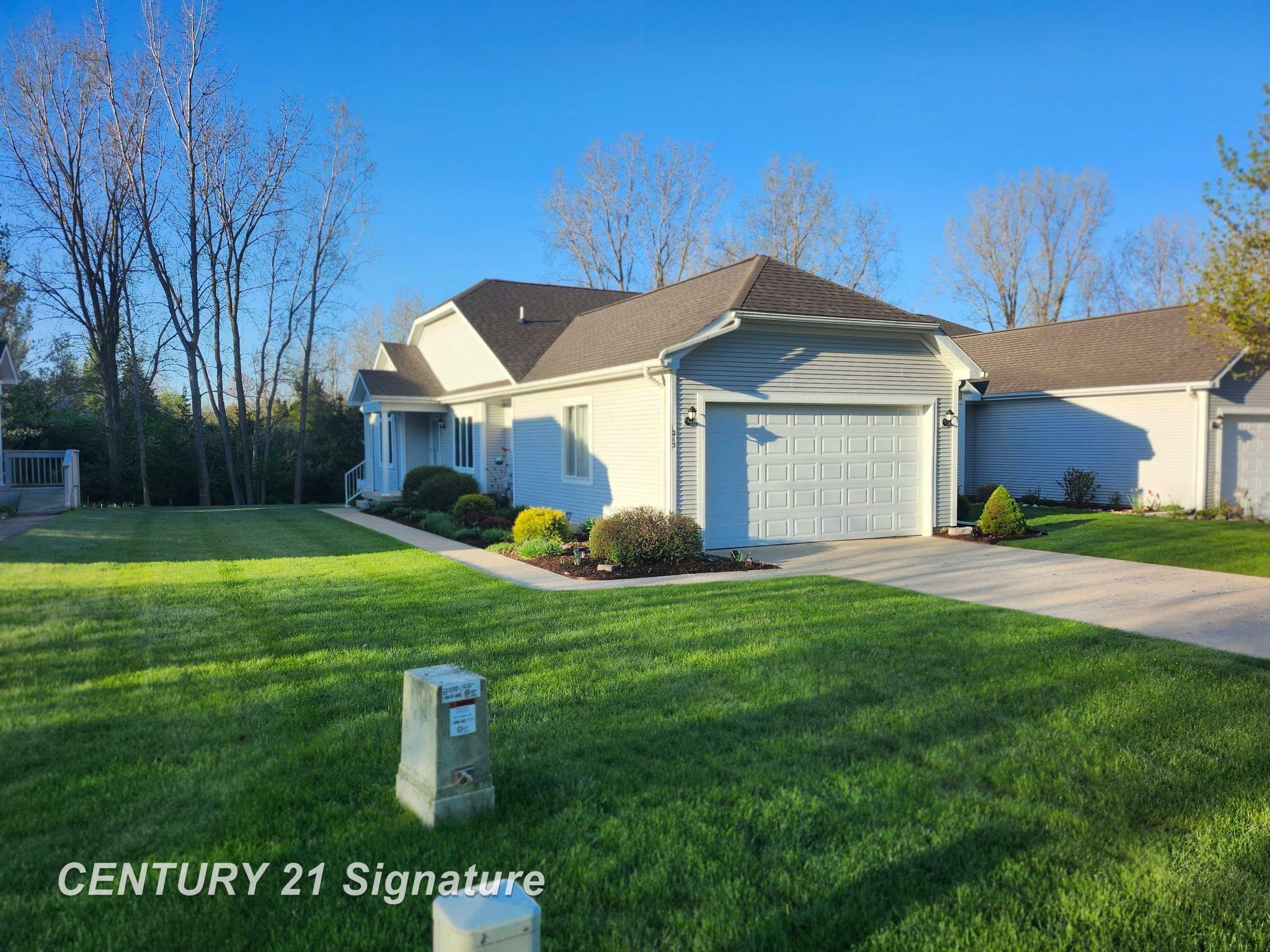 Property Photo:  213 Aberdeen Court  MI 48433 