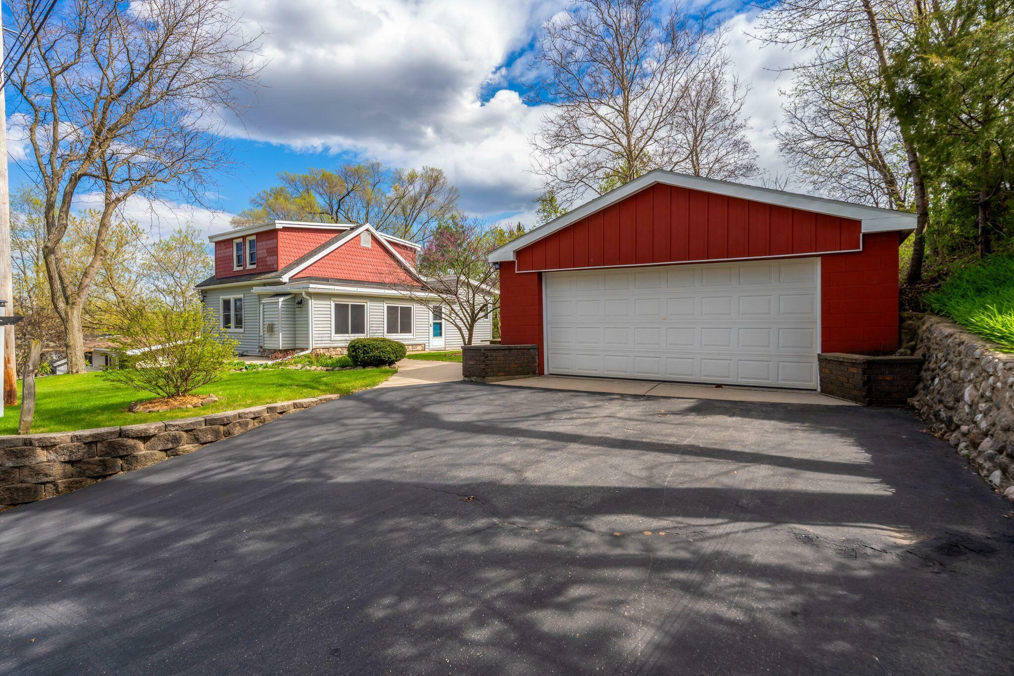 Property Photo: 5083 Lakeview Ave WI 53033