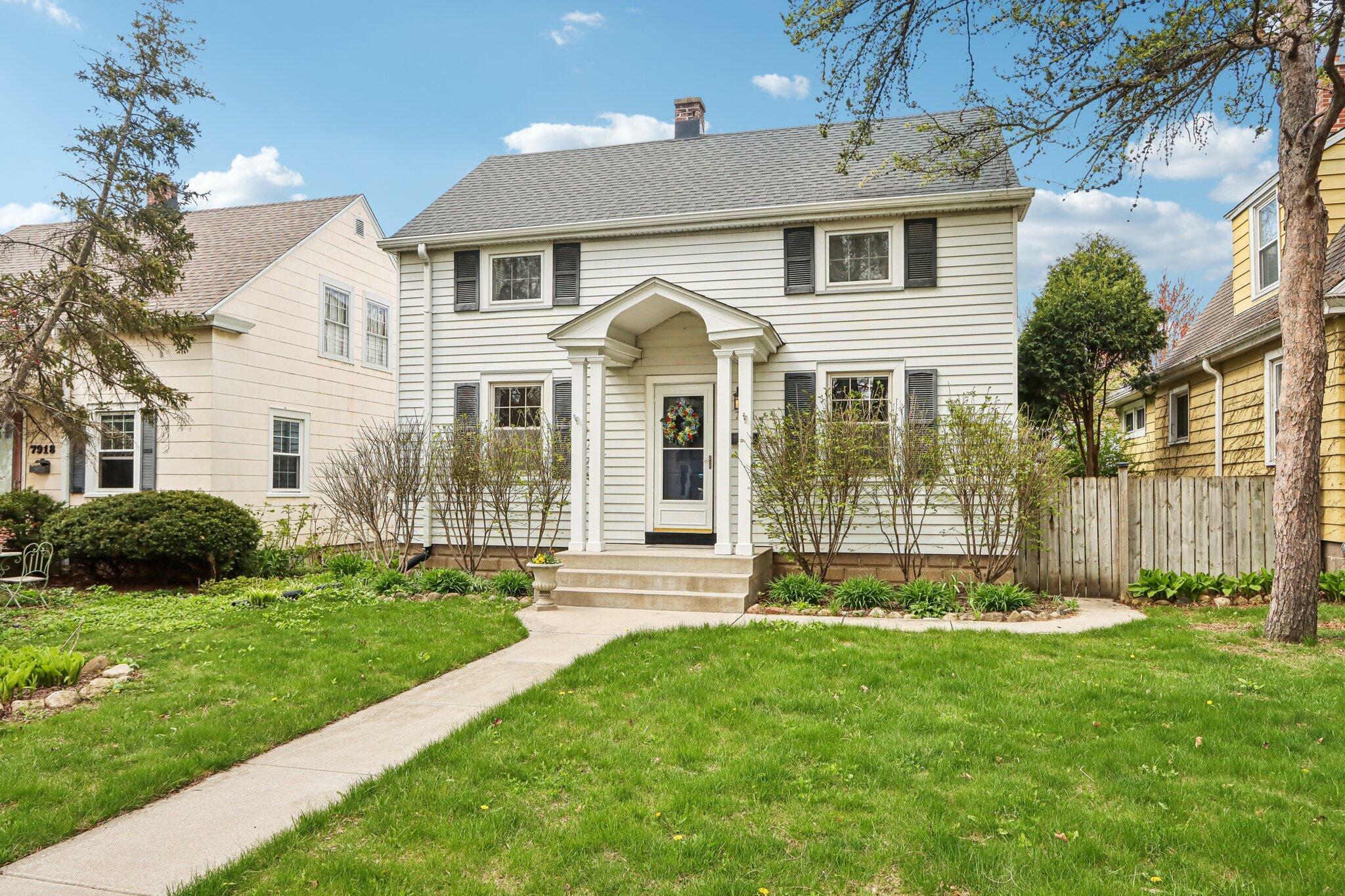 7914 W Lorraine Pl  Milwaukee WI 53222 photo