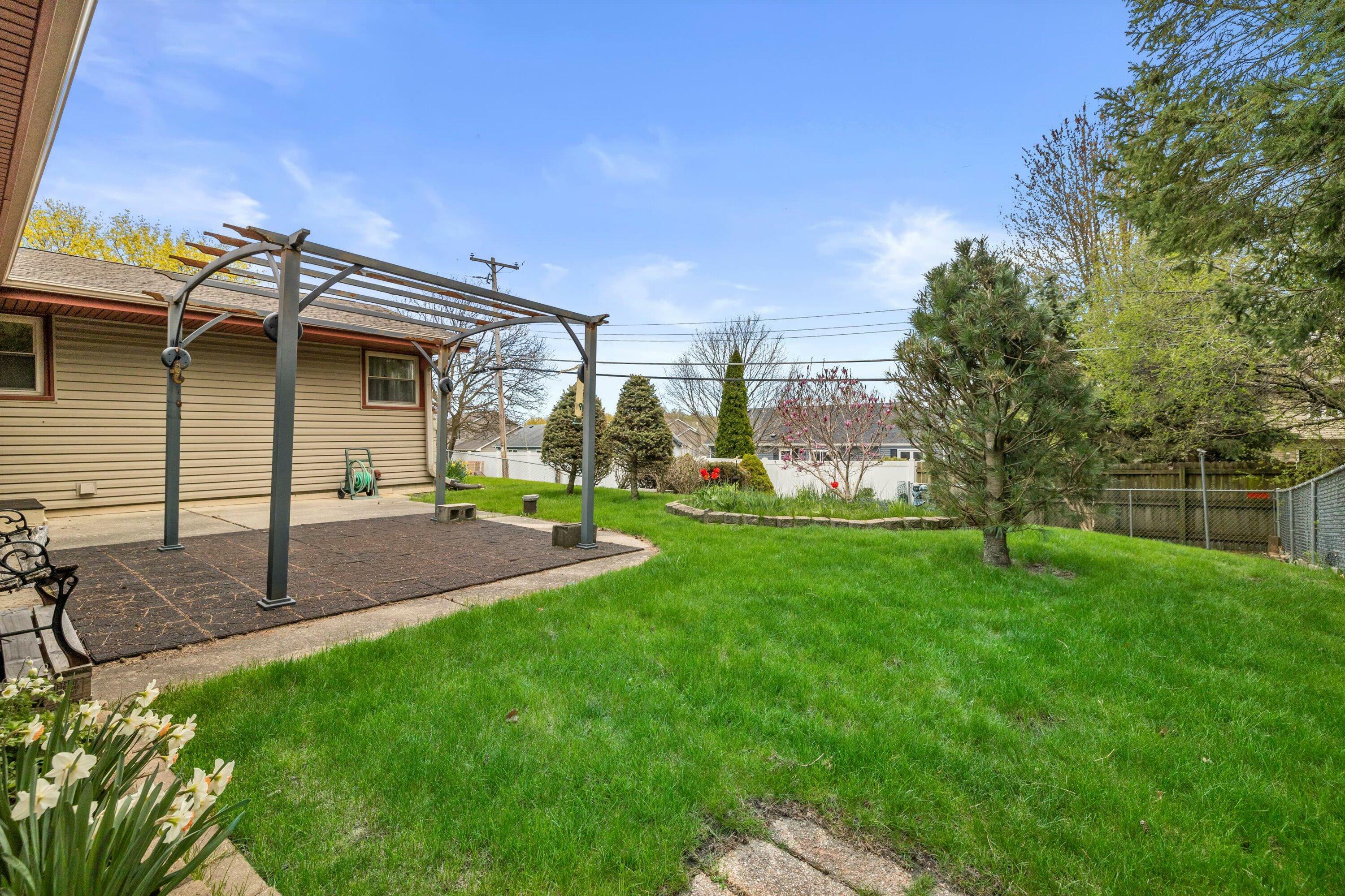 Property Photo: 5943 Emstan Hills Rd WI 53406
