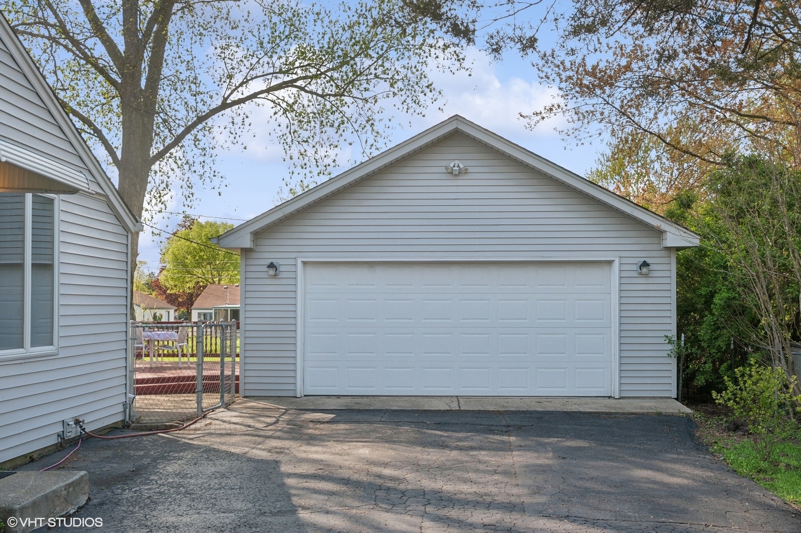 Property Photo: 2305 Jay Lane IL 60008