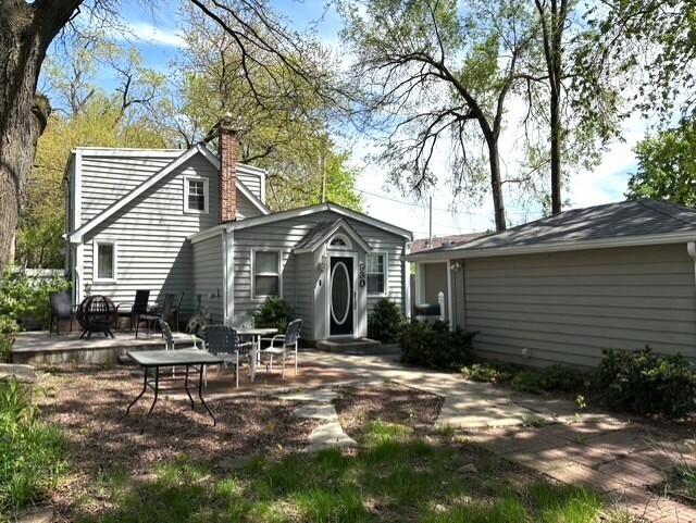 Property Photo: 930 N Sleight Street IL 60563
