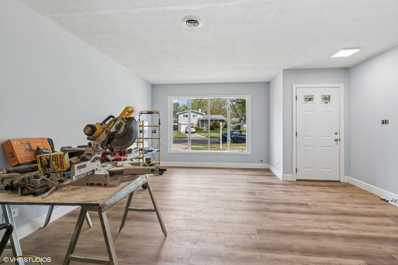 Property Photo:  1011 Beverly Drive  IL 60090 