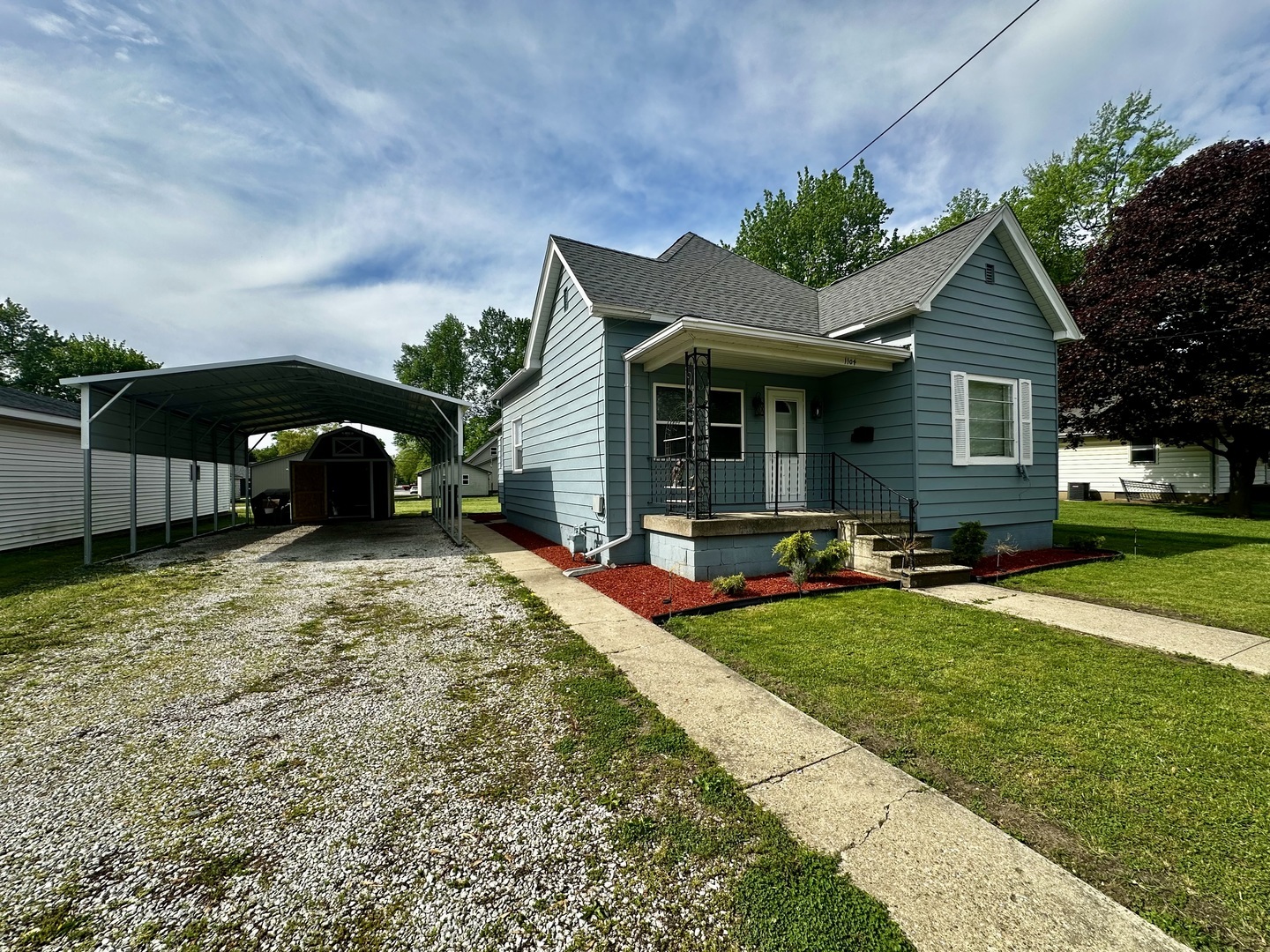Property Photo: 1104 E Jefferson Street IL 61727