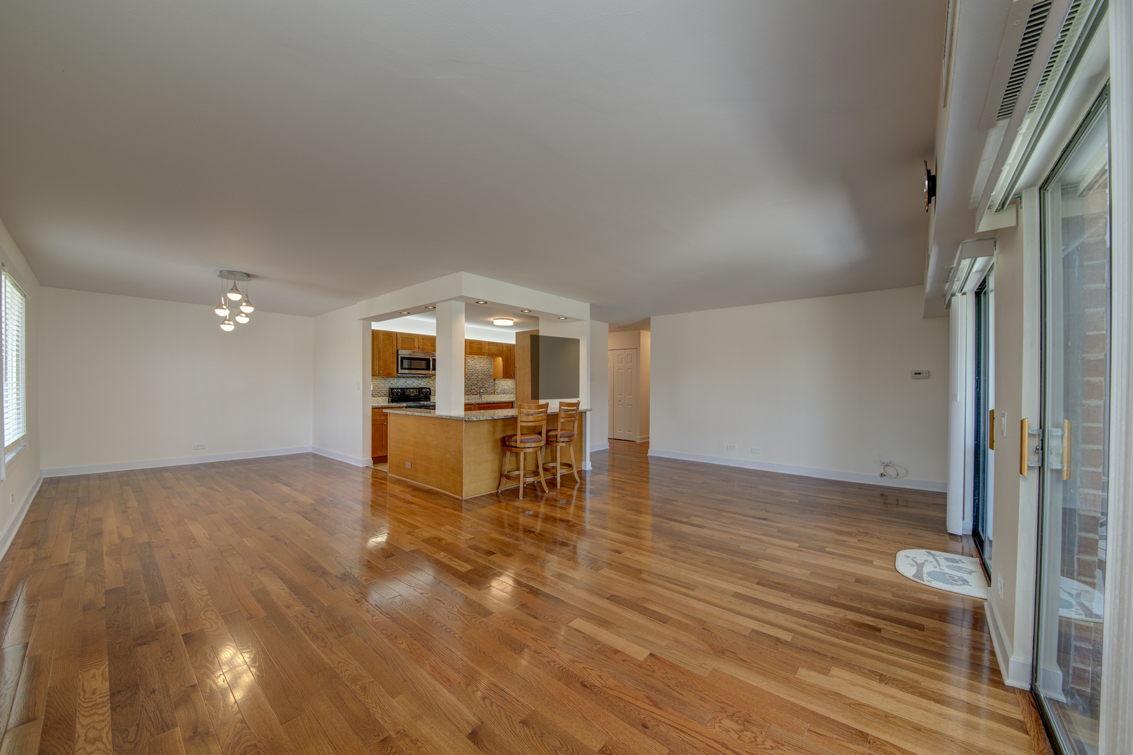 Property Photo: 1405 E Central Road 316B IL 60005