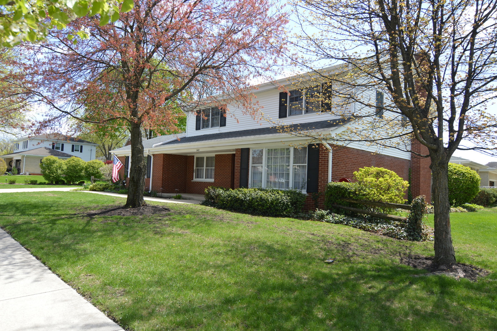 Property Photo: 2405 E Miner Street IL 60004
