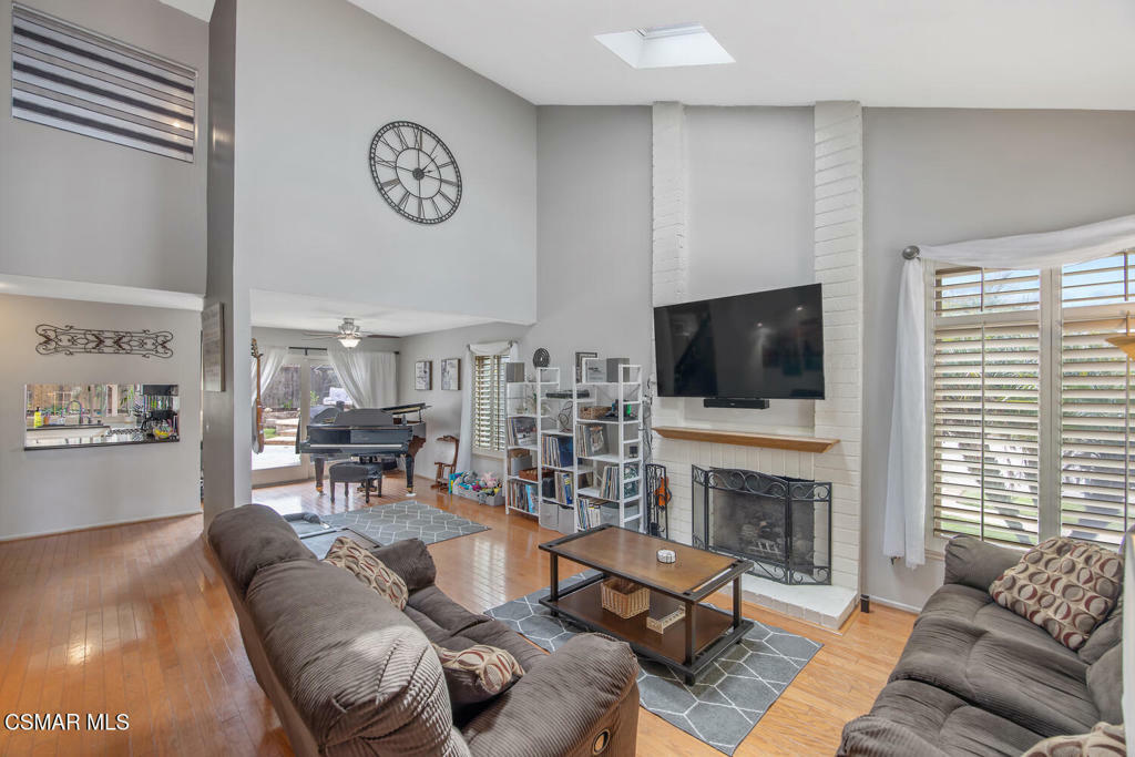 Property Photo: 974 Hillview Circle CA 93065