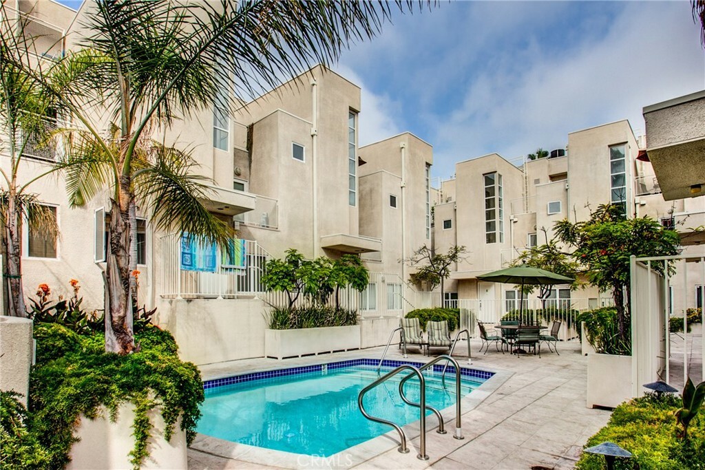 Property Photo: 3944 Kentucky Drive 9 CA 90068