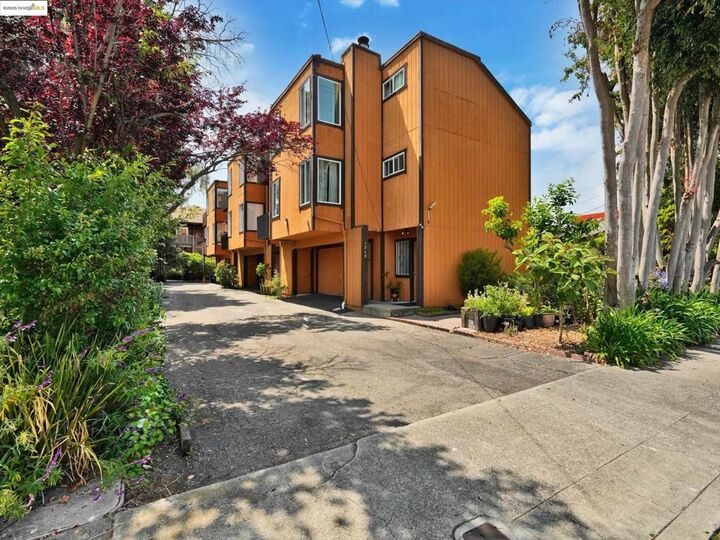 Property Photo:  1715 Liberty St 1  CA 94530 