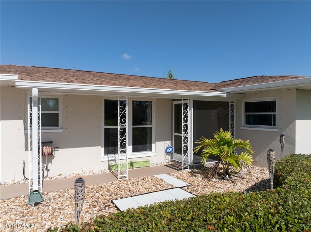 Property Photo:  2832 SE 18th Avenue  FL 33904 