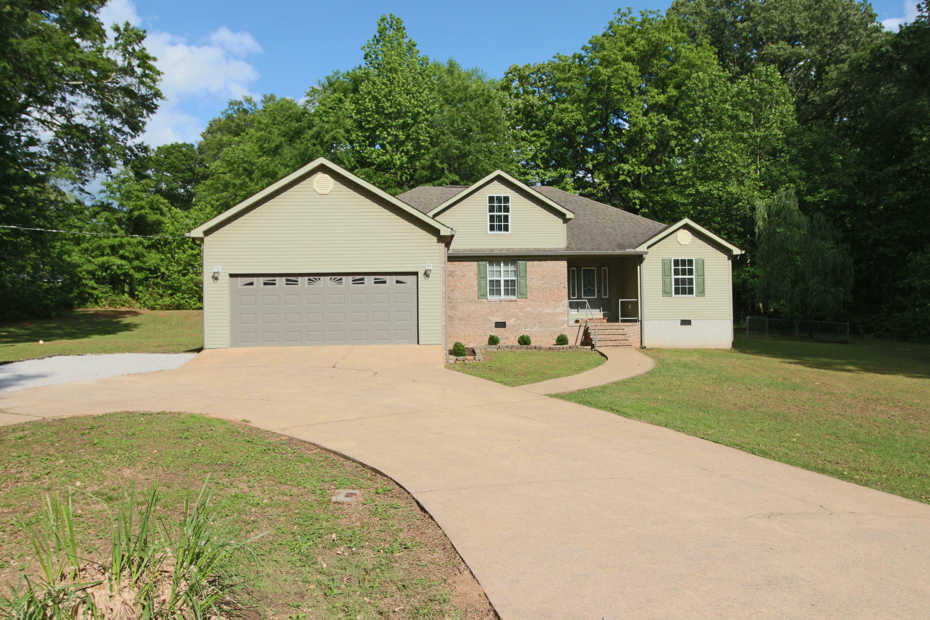 Property Photo: 1102 Kingsberry Drive MS 38852