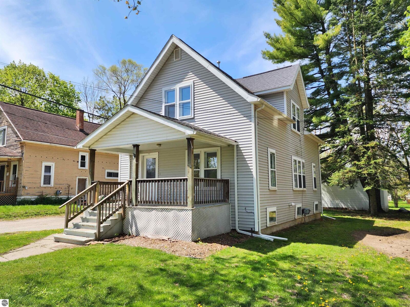 Property Photo:  128 Rockingham Avenue  MI 48801 