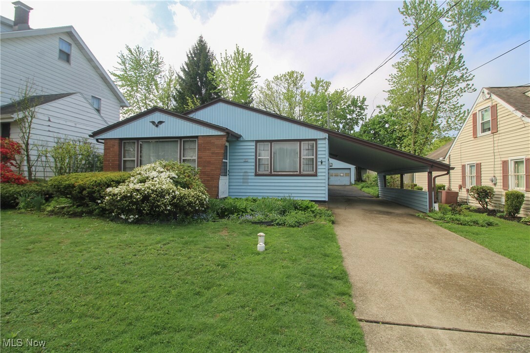 Property Photo: 1605 Weston Avenue OH 44514