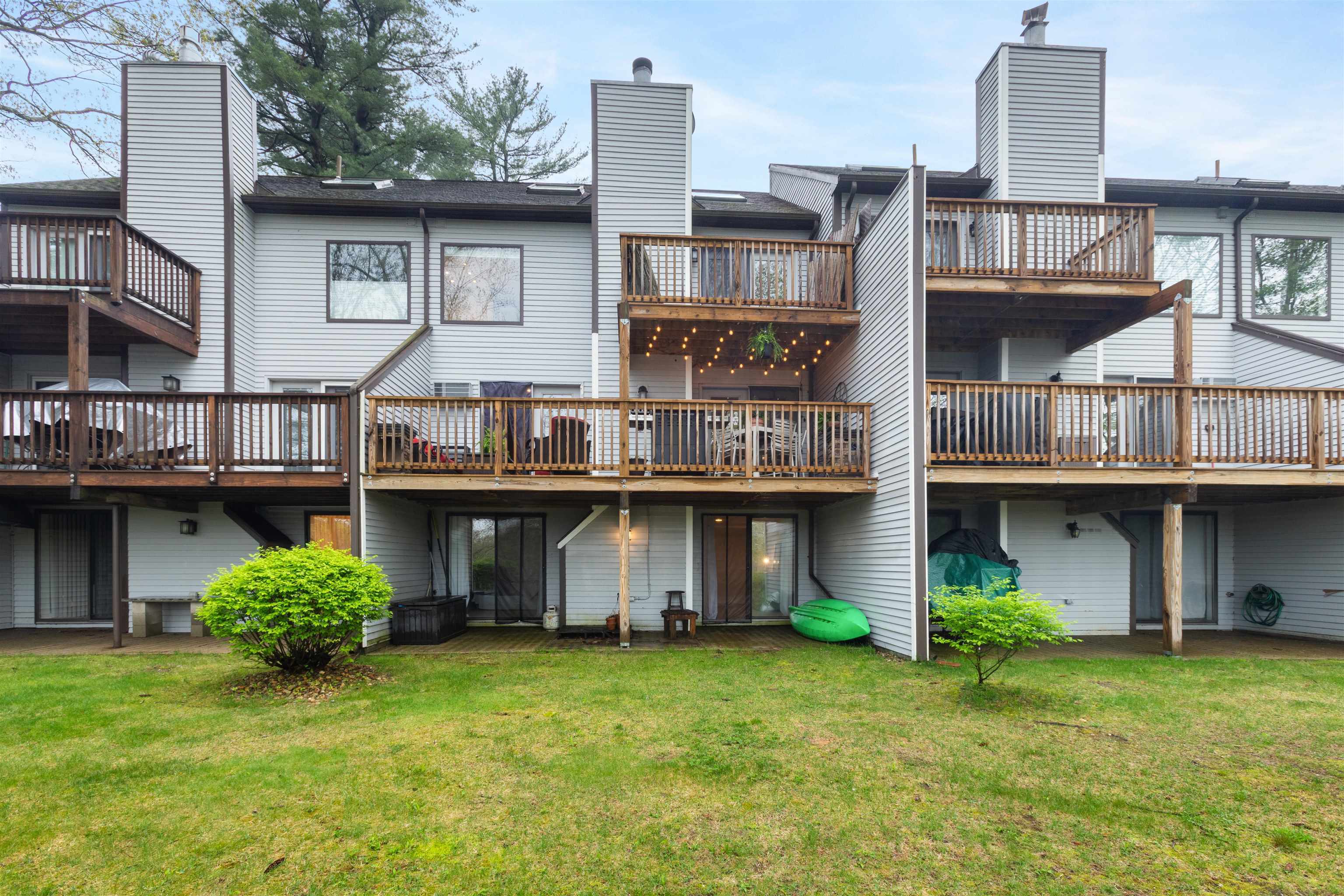 Property Photo: 21 Pondview Drive NH 03054