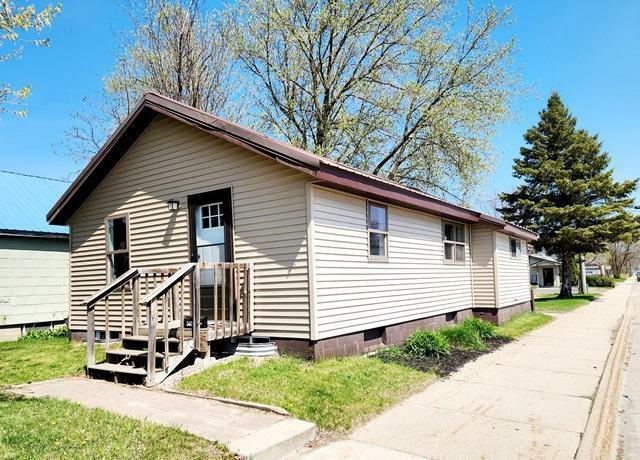 Property Photo: 502 NW 7th Avenue MN 55744