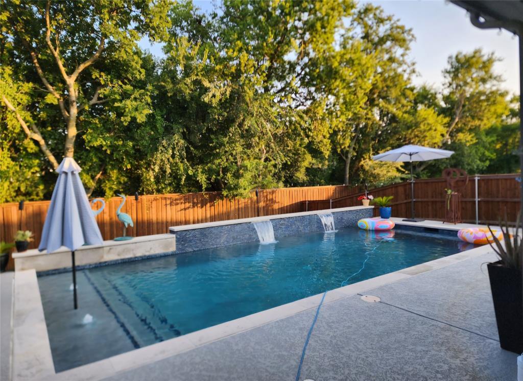 Property Photo: 1803 Eastwood Court TX 76063