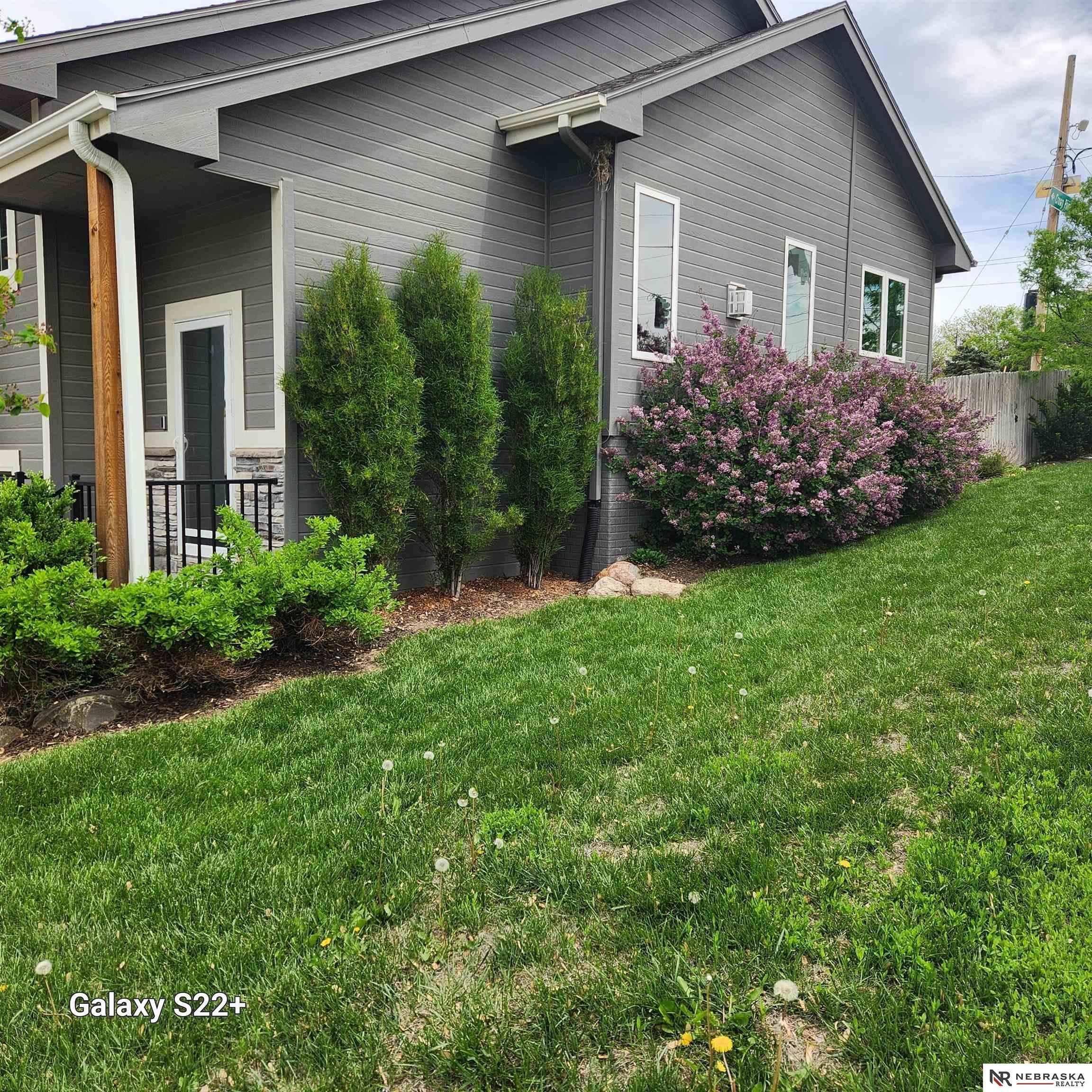 Property Photo: 6005 N 108th Avenue Circle NE 68164