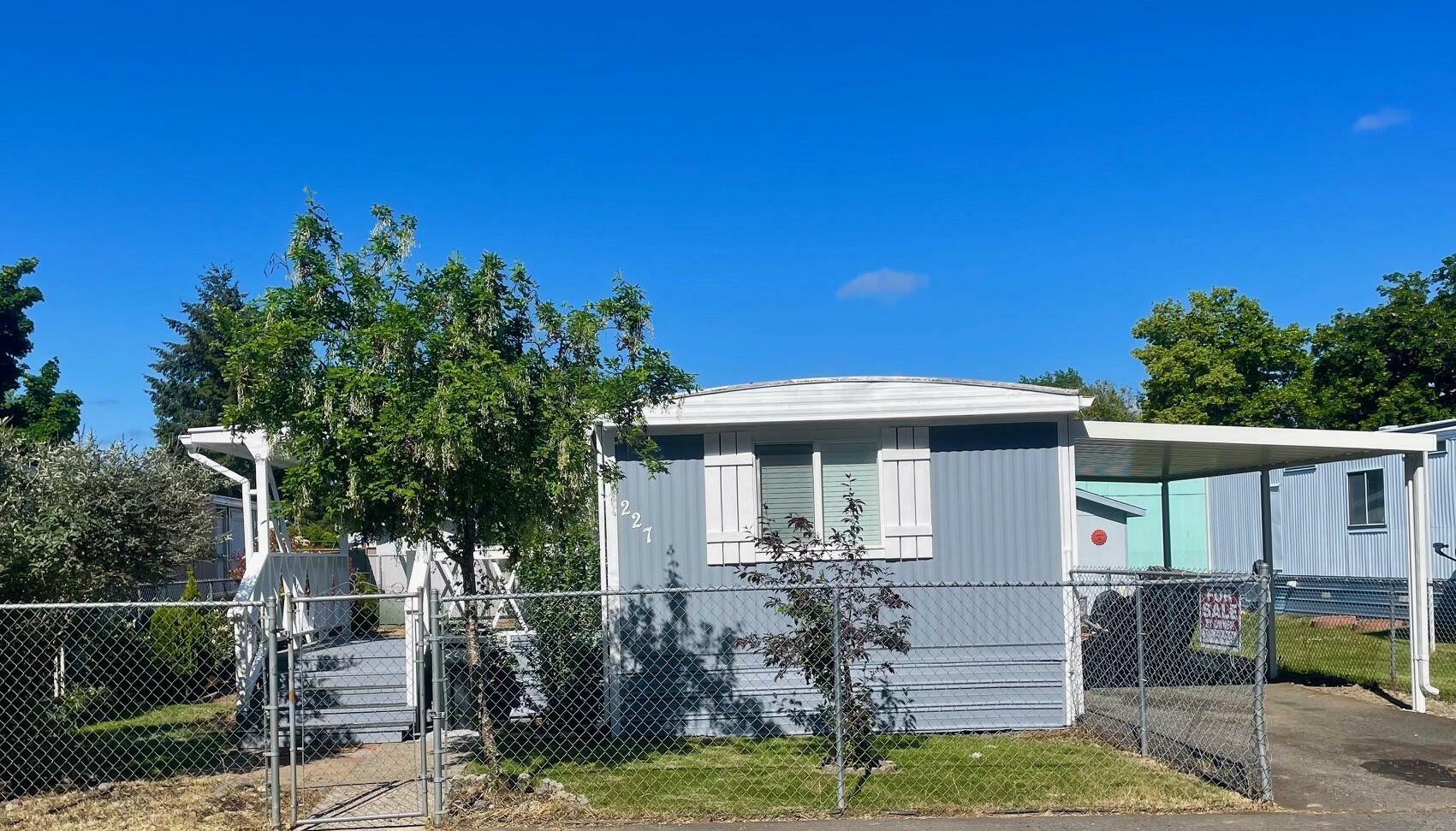 Property Photo: 227 Chestnut Lane OR 97526