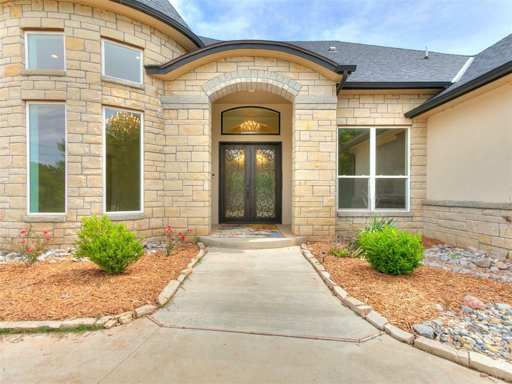 Property Photo: 6209 Lakewood Ridge Road OK 73013