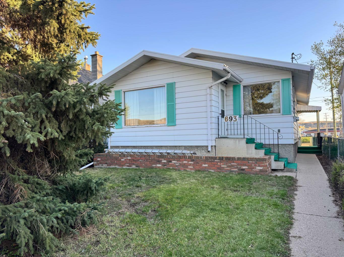 693 7 Avenue E  Drumheller AB T0J 0Y5 photo