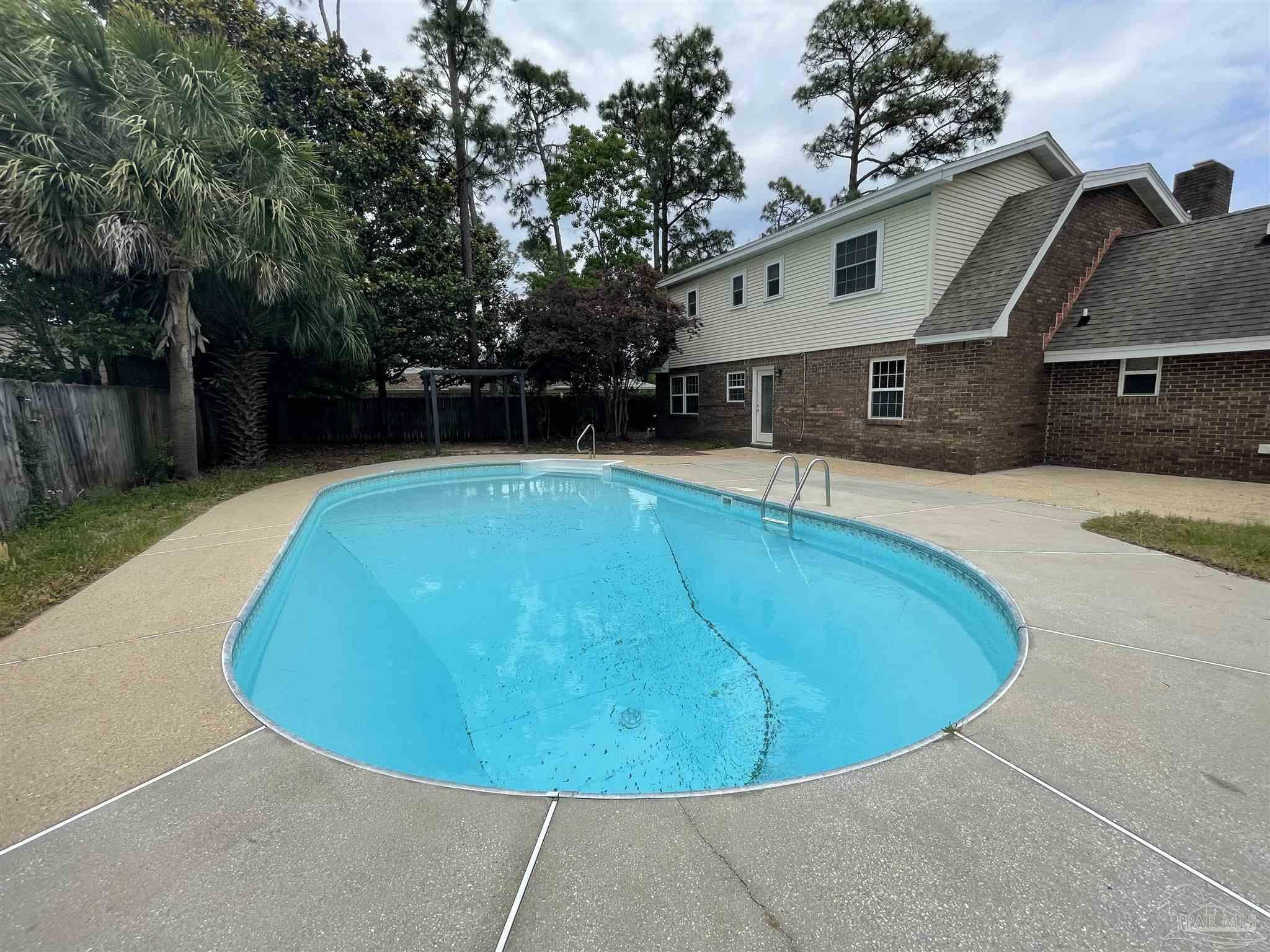 Property Photo: 5701 Limestone Rd FL 32504