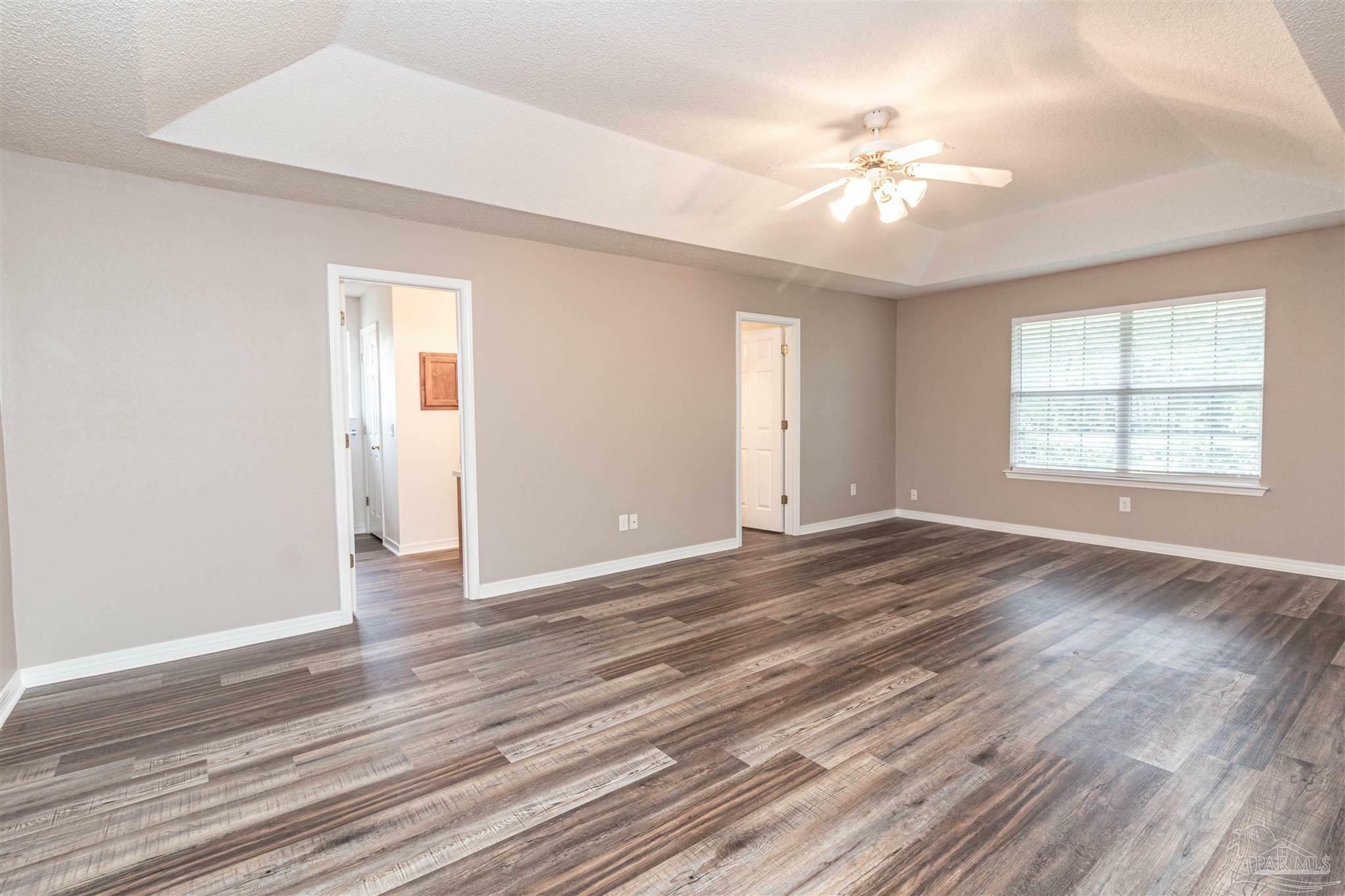 Property Photo: 2890 Sherwood Dr FL 32566