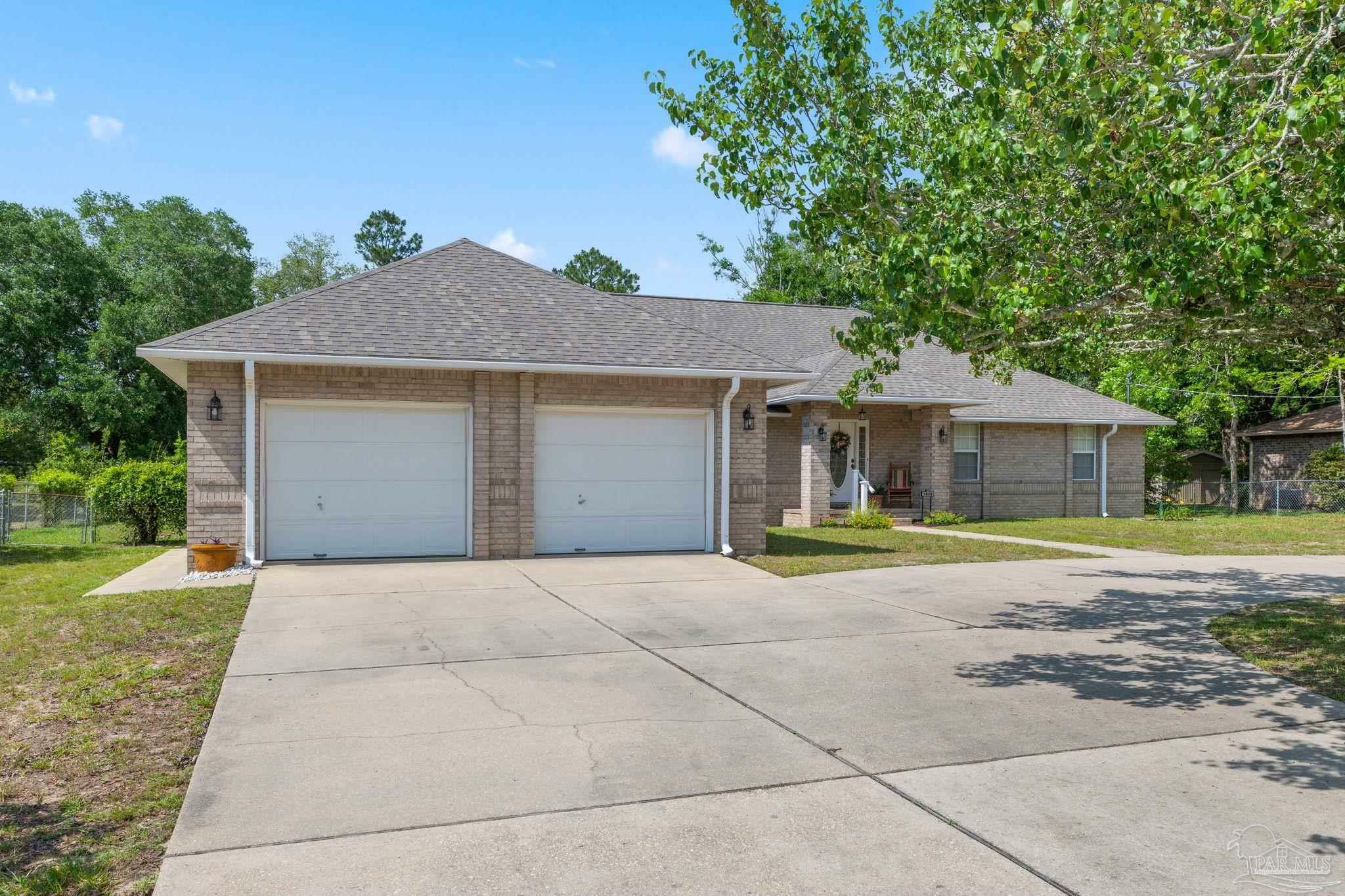 Property Photo: 1838 Hollyhill Rd FL 32526