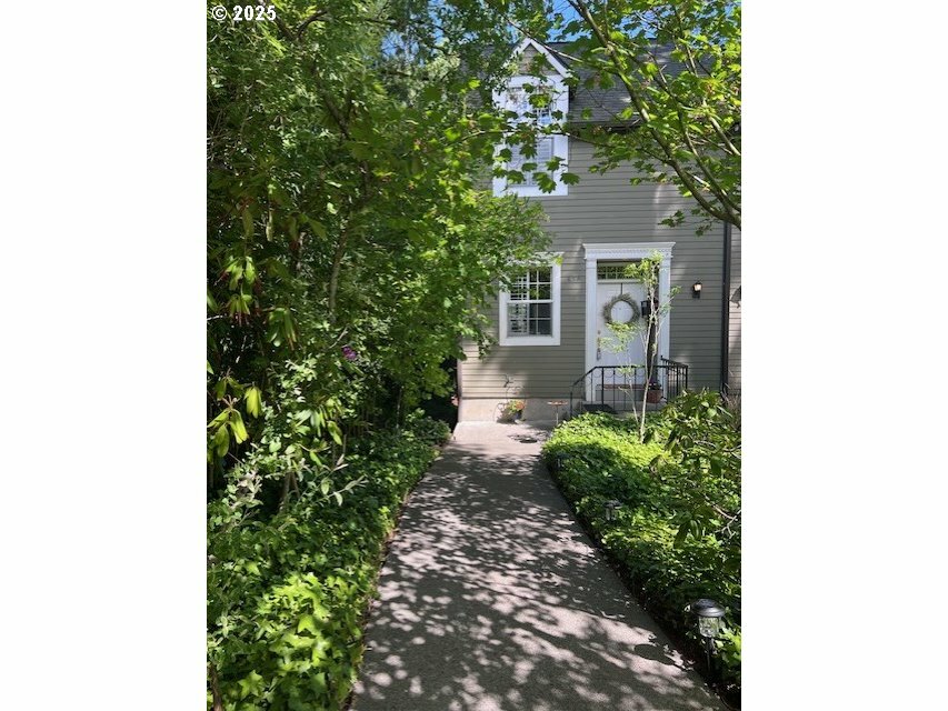 Property Photo: 639 1st St OR 97034