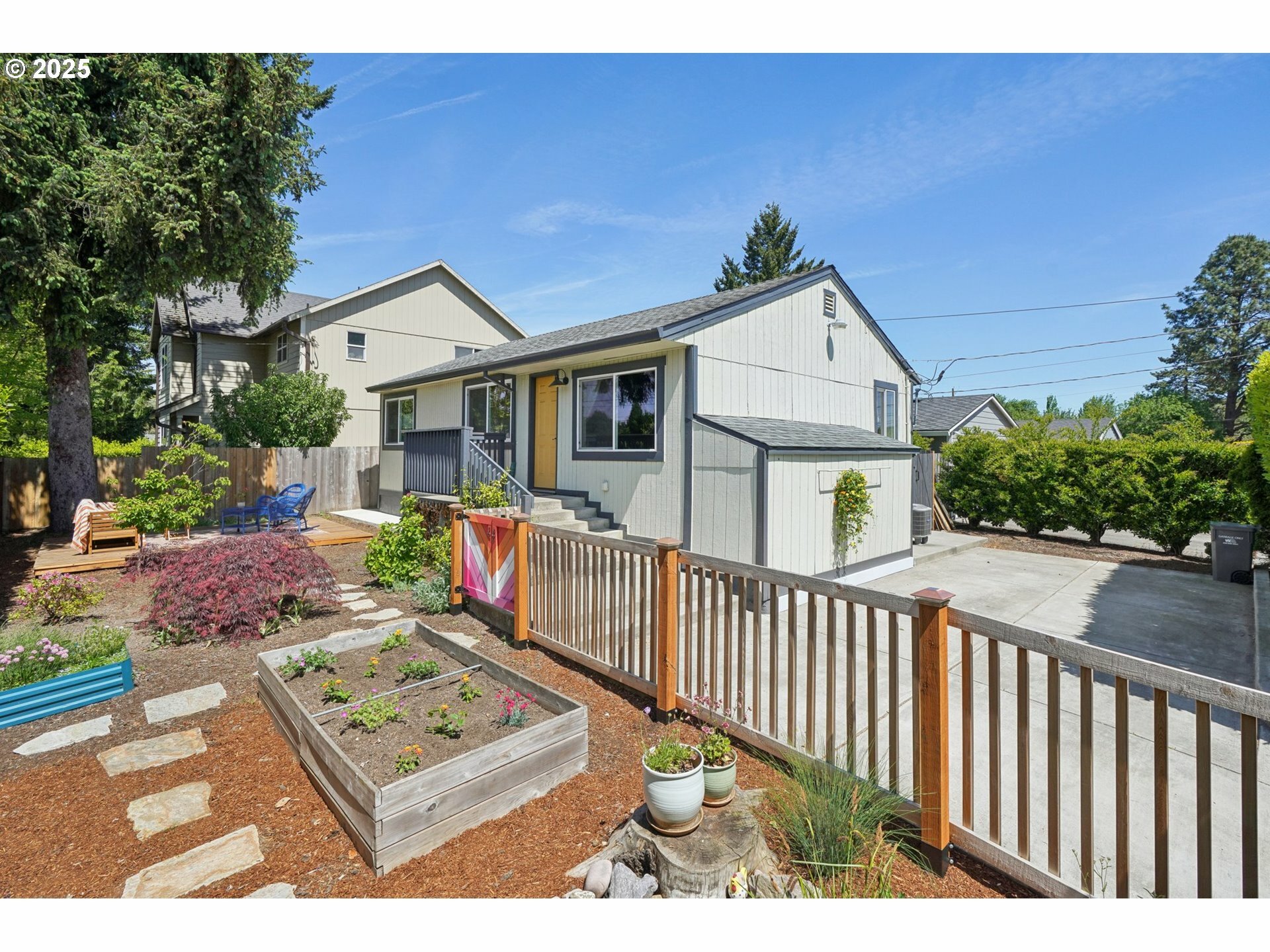 Property Photo: 9705 SE Duke St OR 97266