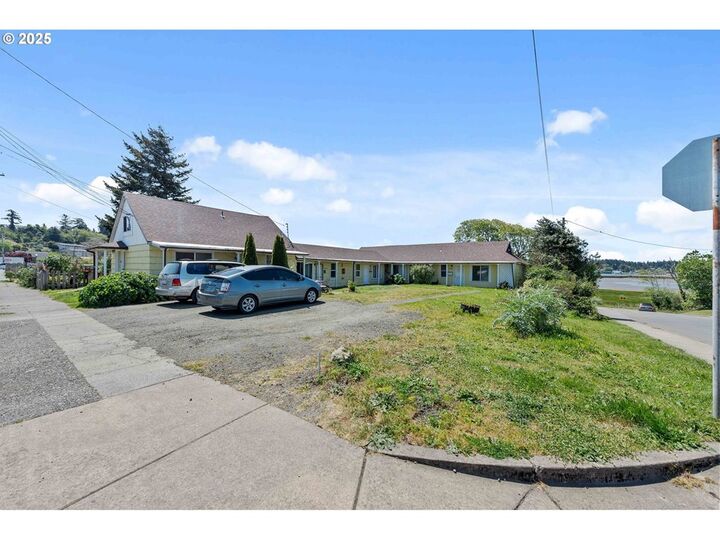 1902 Monroe St  North Bend OR 97459 photo