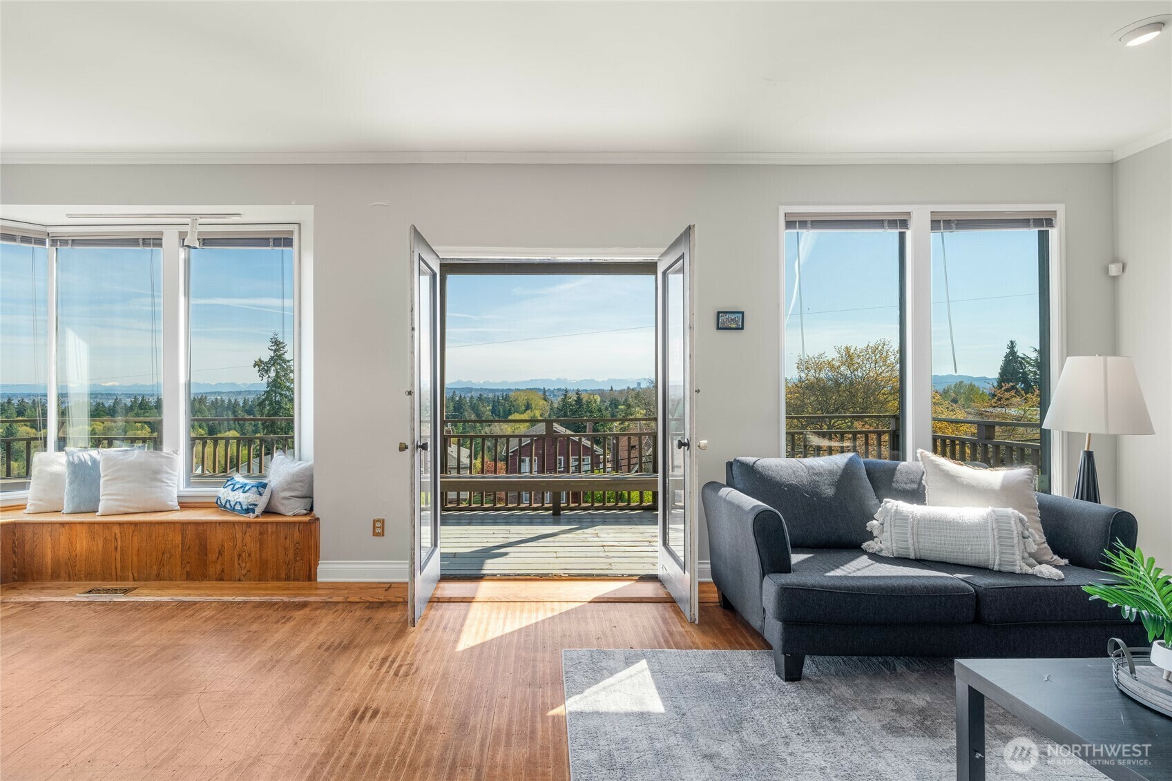 Property Photo: 1208 23rd Avenue E WA 98112