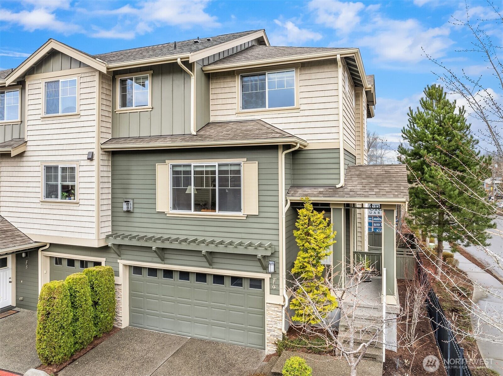 Property Photo: 4650 NE 3rd Lane F4 WA 98059