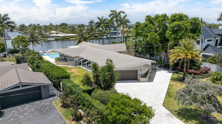Property Photo: 1425 Middle River Drive FL 33304
