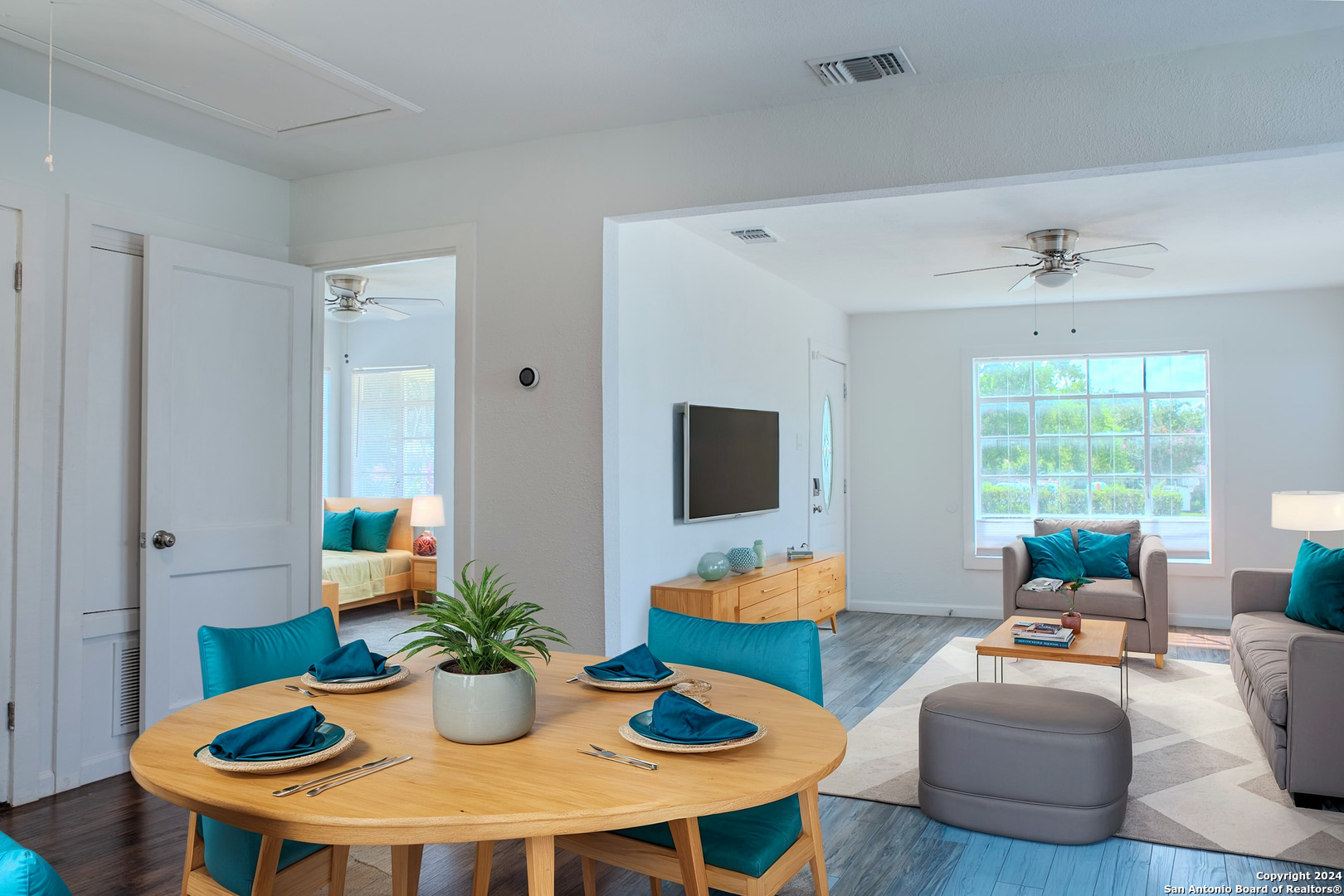 Property Photo: 1935 W Woodlawn Ave TX 78201